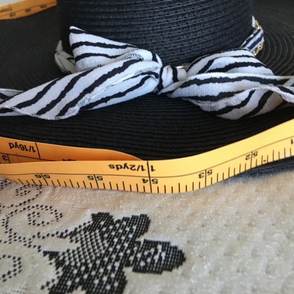 Black Ellen Tracy sun hat with accent scarf 👒 - Picture 10 of 10